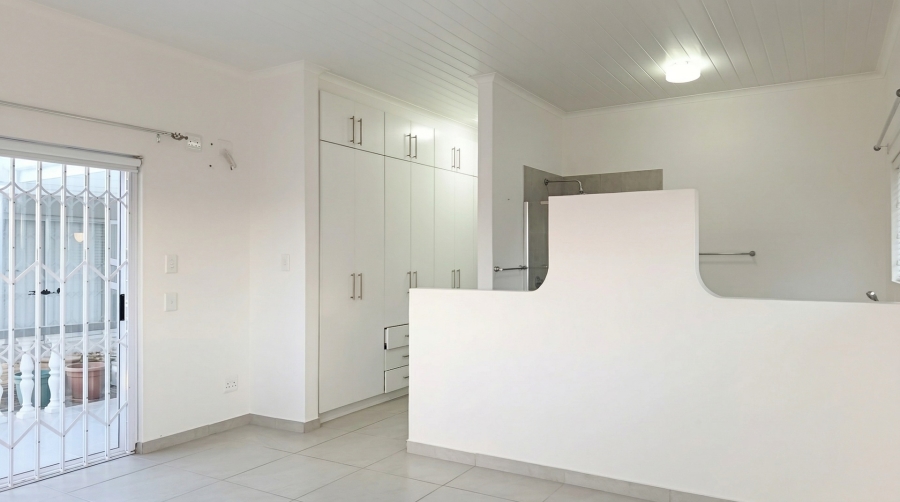 To Let 4 Bedroom Property for Rent in Oceanview Heights Western Cape